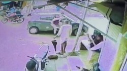 एकतरफा प्यार में दिनदहाड़े शिक्षिका की हत्या, पूर्व प्रेमी ने तलवार से किया
हमला, सीसीटीवी में वारदात कैद - image