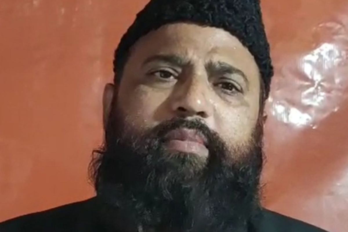 अखिलेश यादव ने मस्जिद में क्यों नहीं पहनी जाली वाली टोपी, स्पष्ट करें : इफराहिम
हुसैन