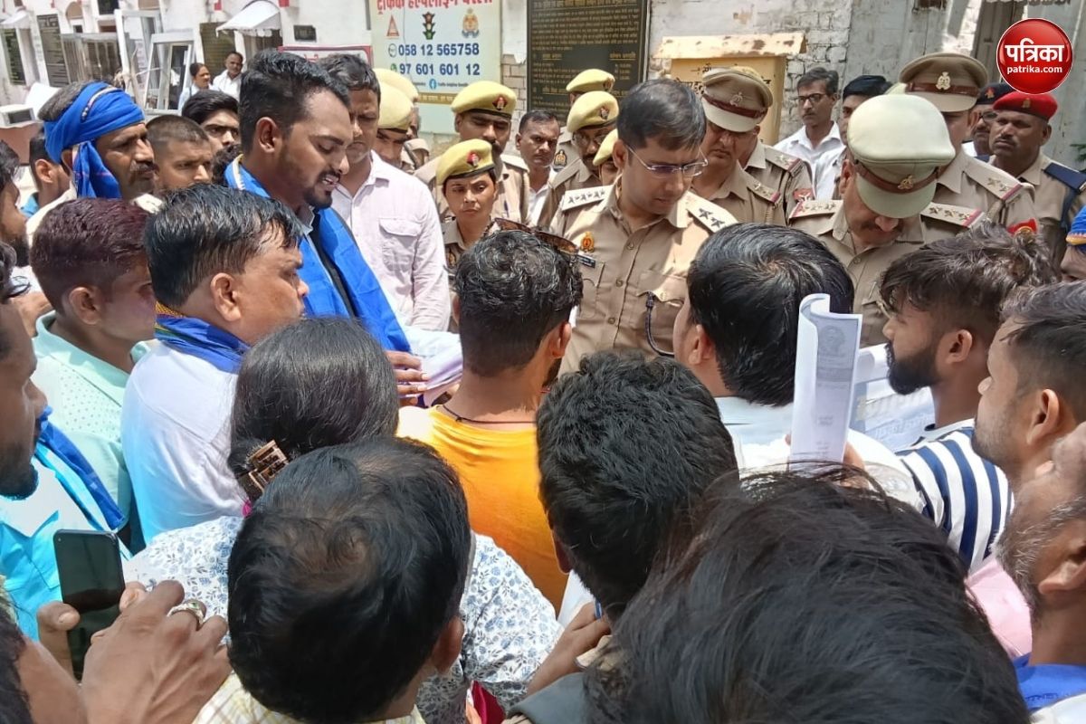 आरिश आत्महत्या मामला: परिजनों संग एसएसपी ऑफिस पहुंची भीम आर्मी और आजाद समाज
पार्टी, दी आंदोलन की चेतावनी