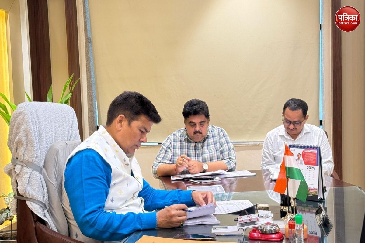 विकास कार्यों की रफ्तार देख भड़के मेयर, बोले- लापरवाह एजेंसियों को करो
ब्लैकलिस्ट, 40 करोड़ के कार्यों को सितंबर तक पूरा कराने के दिए निर्देश