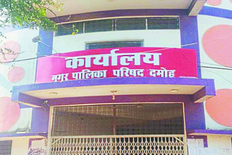 नगरपालिका कर्मचारियों को कलेक्टर दर से मिलेगा वेतन