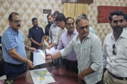 रॉयल्टी बढ़ोतरी से ‘संगमरमर नगरी’ में हाहाकार : व्यवसायियों ने रोका मार्बल का
लदान, दी उग्र आंदोलन की चेतावनी - image