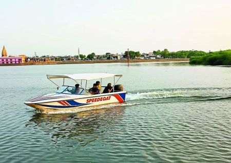 परिषद ने डोलमेले को भव्य स्वरुप प्रदान करने के लिए ले-आउट प्लान तैयार किया है। अधिकारियों ने अब इसे अमलीजामा पहनाने का काम शुरू कर दिया है।