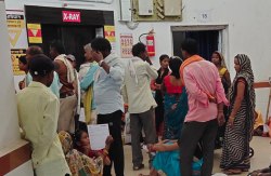 जिला अस्पताल की एक्सरे मशीन खराब, दो दिन से मरीज परेशान - image