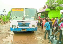 ऐसे ब्रेक चिपके कि फिर आगे ही नहीं बढ़ सकी रोडवेज बस - image