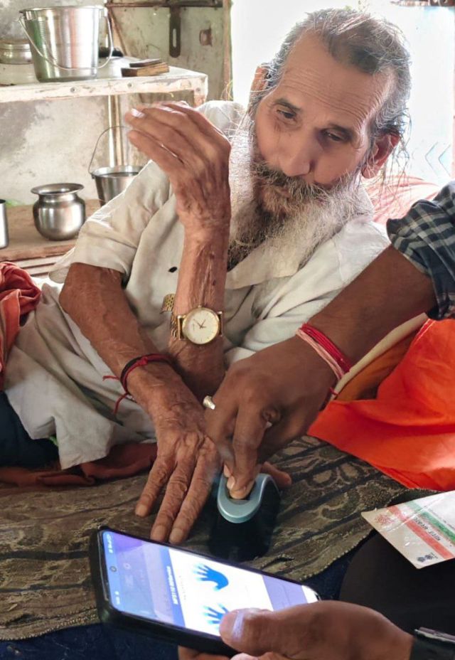 उंगुलियों के निशान घिसने से लाभ नहीं मिल रहा था