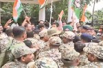 कांग्रेसियों ने मंत्री का काफिला घेरने की कोशिशें की (Photo source- Patrika)