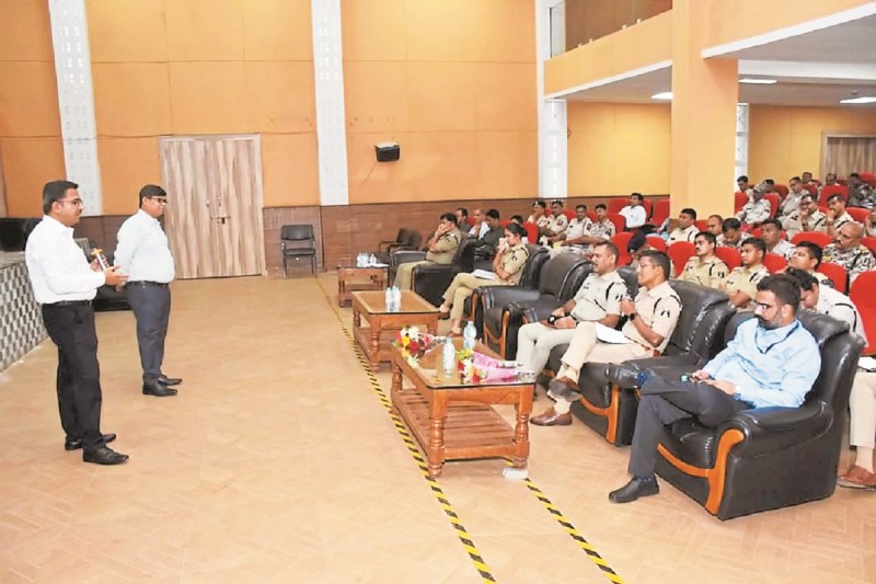 सोशल मीडिया ठगी (Photo source- Patrika)