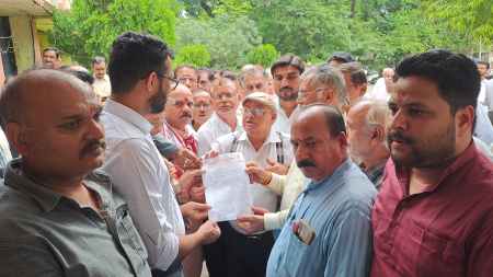 People are angry with the incident in Bhopal, demand for strict action against the accused
