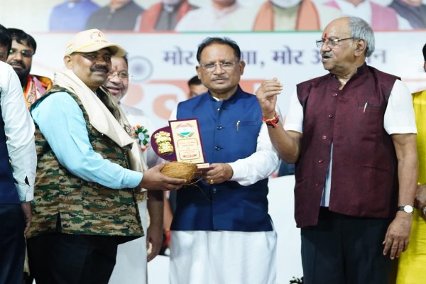 तिरंगा यात्रा में मुख्यमंत्री विष्णु देव साय (फोटो सोर्स- X हैंडल)