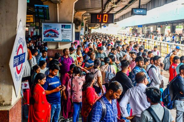 Crowded trains in Jaipur