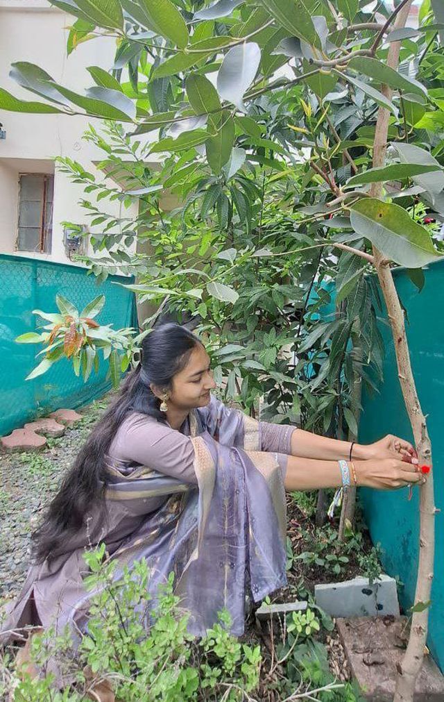 रक्षा सूत्र बांधकर उनकी सुरक्षा का संकल्प लिया