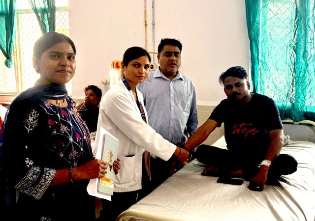नर्सों ने कहा, मरीजों की सेवा करना हमारा कर्तव्य ही नहीं, बल्कि हमारा फर्ज है