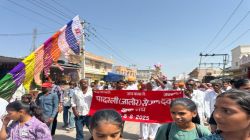 जालौर से रामदेवरा तक पदयात्रा कर पहुंचे, चढ़ाया ढाई किलो वजनी चांदी का मुकुट - image
