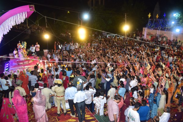 City residents gathered in Maha Aarti of Baba Barfani
On the last Monday of the month of Shravan, the sounds echoing in the Shiva temples, see the innocent pictures.