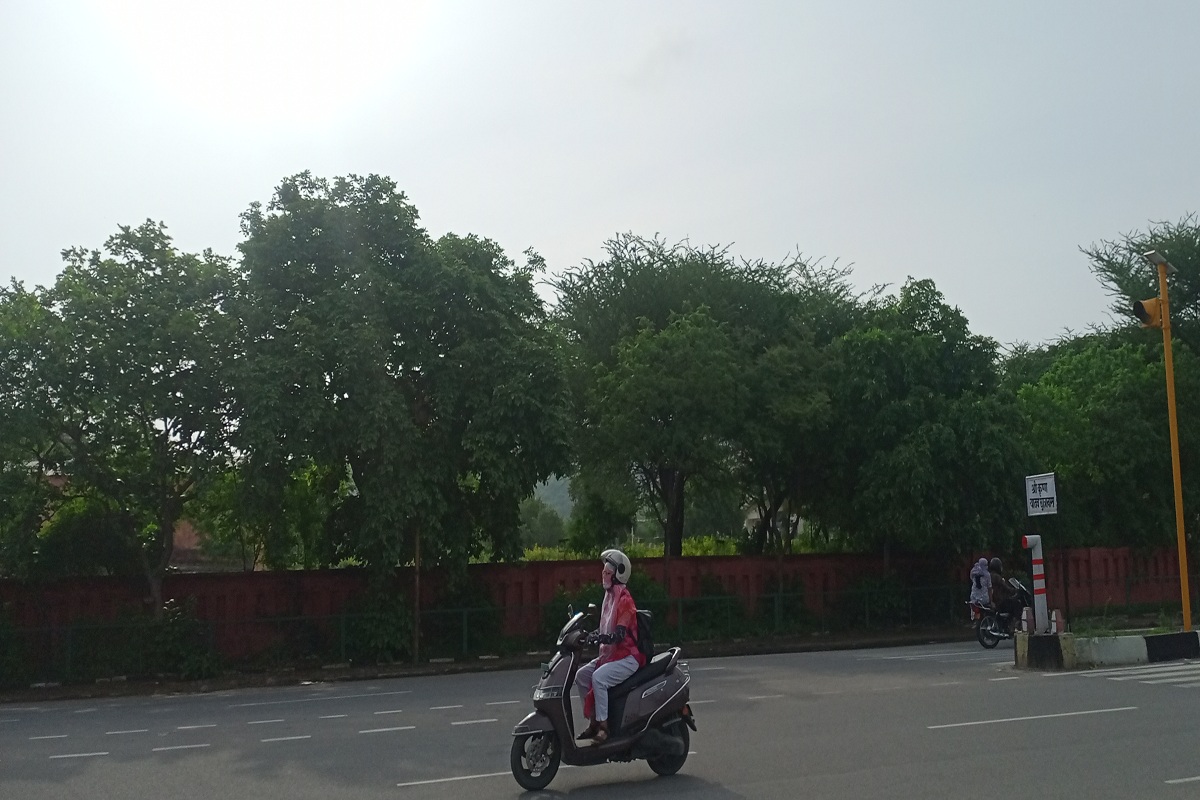 Jaipur Weather : जयपुर में आज सवेरे से ही हल्के बादल छाए, हवा चलने से मौसम हुआ सुहाना