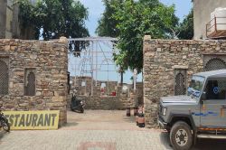 Chittorgarh Fort : विश्व विरासत पर एक साल में 300 अवैध निर्माण, मिलीभगत का
खेल…पढ़े पूरी खबर - image