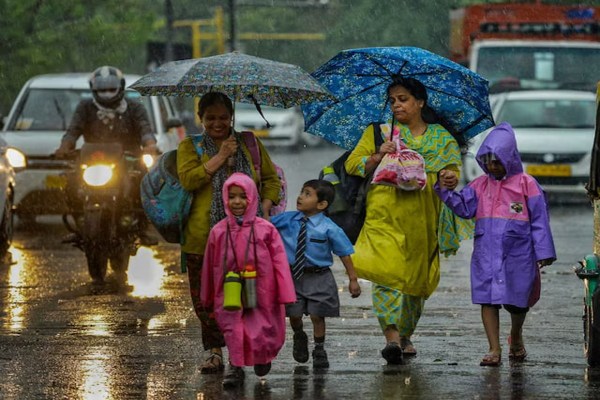 Heavy rain school holiday Uttarakhand फोटो सोर्स : social media