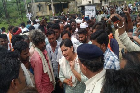 Kisan aandolan Damoh for Urea khad