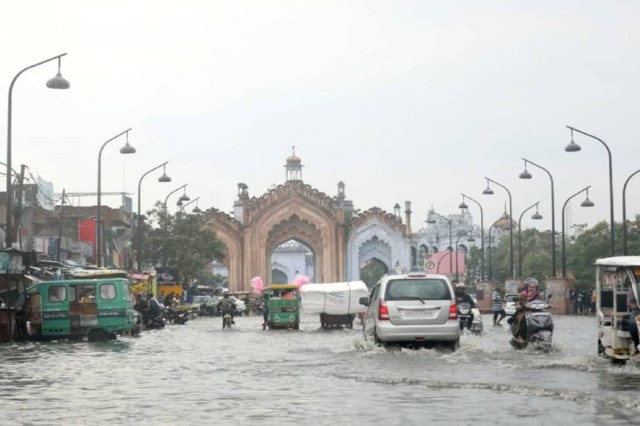 
लखनऊ में मूसलाधार बारिश, अगस्त में 2017 के बाद सबसे अधिक वर्षा दर्ज    


