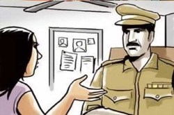 Third Marriage Case: पहली पत्नी से तलाक देकर की दूसरी शादी, अब तीसरी से लड़ा रहा
इश्क – विवाहिता ने लगाया दहेज और प्रताड़ना का आरोप - image