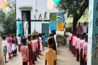 यूपी में धूमधाम से मनाया गया 79 वां स्वतंत्रता दिवस, बेटियों ने सांस्कृतिक कार्यक्रमों से बढ़ाया मान (फोटो सोर्स : Social Media/X)