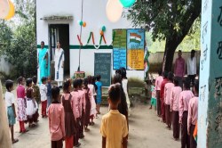 UP School Celebration: 1.48 करोड़ बच्चों ने दी तिरंगे को सलामी, यूपी के 1.32 लाख
स्कूलों में आजादी का उत्सव - image