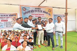 CG News: कर्मचारी अपनी 10 सूत्रीय मांगों को लेकर प्रदर्शन में बैठे, जिला अध्यक्ष
ने सरकार पर साधा निशाना - image