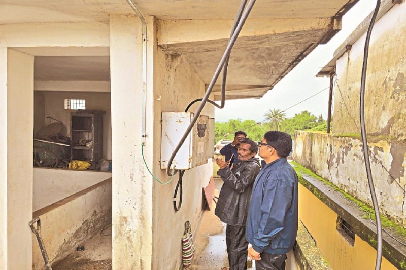 टावरों पर कार्रवाई शुरू (Photo source- Patrika)