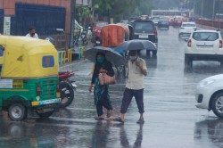 Heavy Rain Alert: 21 अगस्त से बदलेगा मौसम का मिजाज, लखनऊ समेत 50 जिलों में भारी
बारिश के आसार - image
