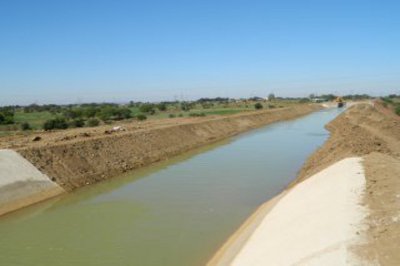 कच्ची नहरों के फूटने का रहता है खतरा।