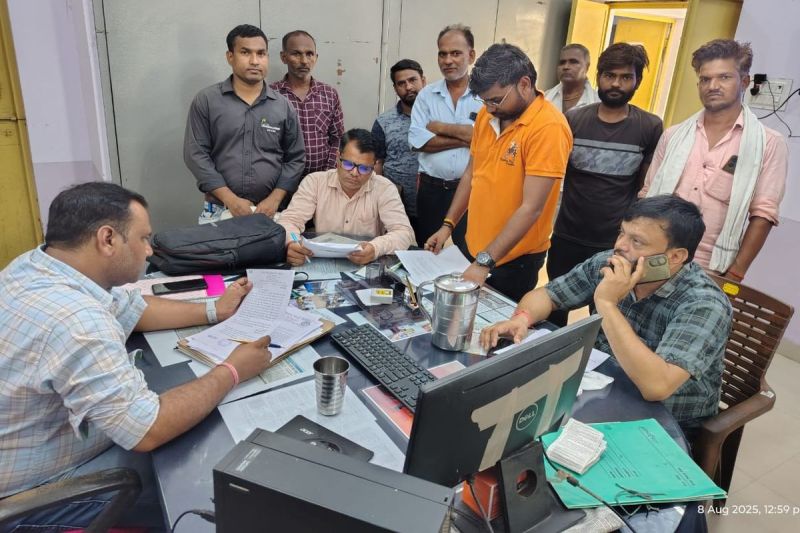 जान हथेली पर रख करते कार्य फिर भी फिर भी भूखा रहता परिवार They work risking their lives but still their family goes hungry