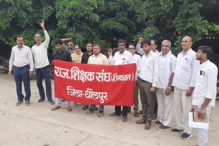 शिक्षकों की मांगों को लेकर शिक्षक संघ शेखावत ने किया विरोध प्रदर्शन Teachers' Union Shekhawat protested over the demands of teachers