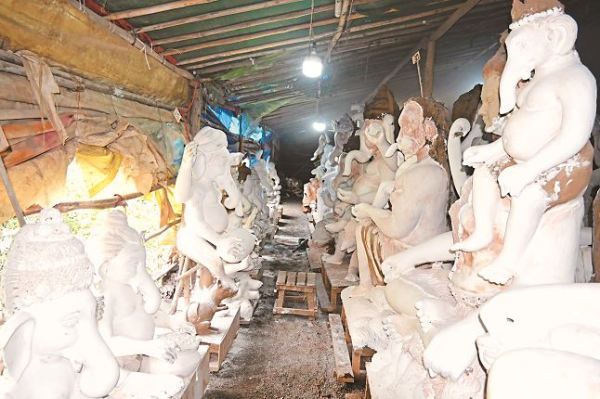 Ganesh Utsav 2025: रायपुर में गणेश उत्सव की तैयारी, प्रजा से मिलने को सज रहे राजा, देखें तस्वीरें 
