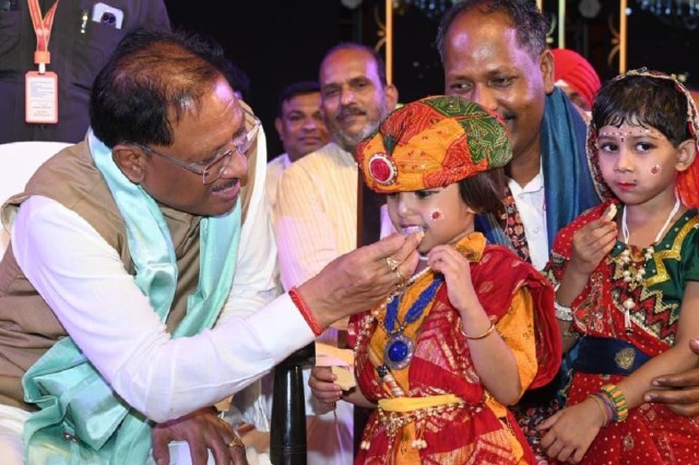 श्रीकृष्ण जन्माष्टमी उत्सव में उमड़ा आस्था का सैलाब (फोटो सोर्स- X हैंडल)
