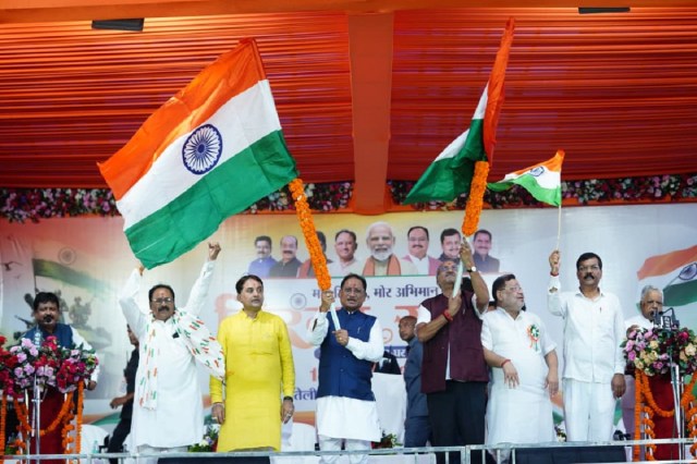 तिरंगा यात्रा में मुख्यमंत्री विष्णु देव साय (फोटो सोर्स- X हैंडल)