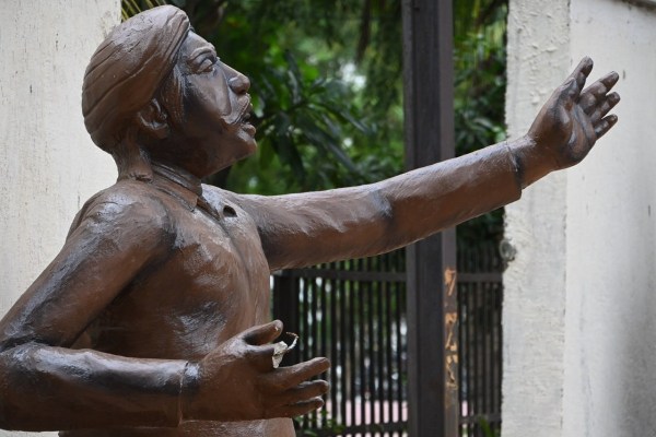 कलाकृतियाें को शरारती तत्वों ने किया क्षतिग्रस्त (फोटो सोर्स- पत्रिका)