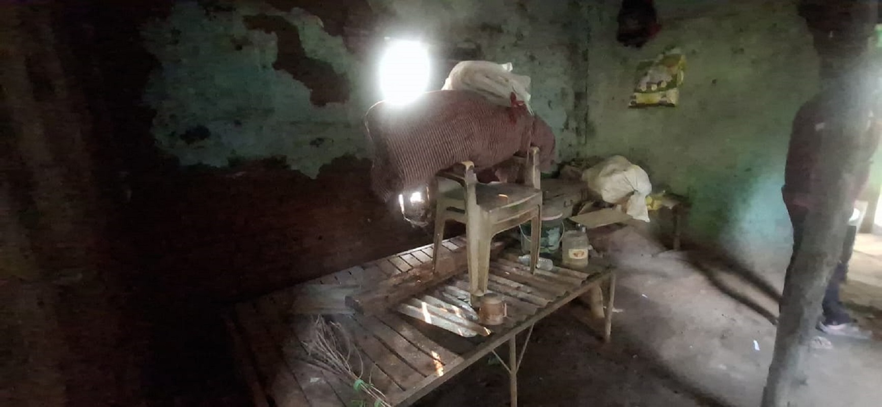सिपेज मरती है कमरों की जर्जर दीवारें, जांच नाका भी जर्जर