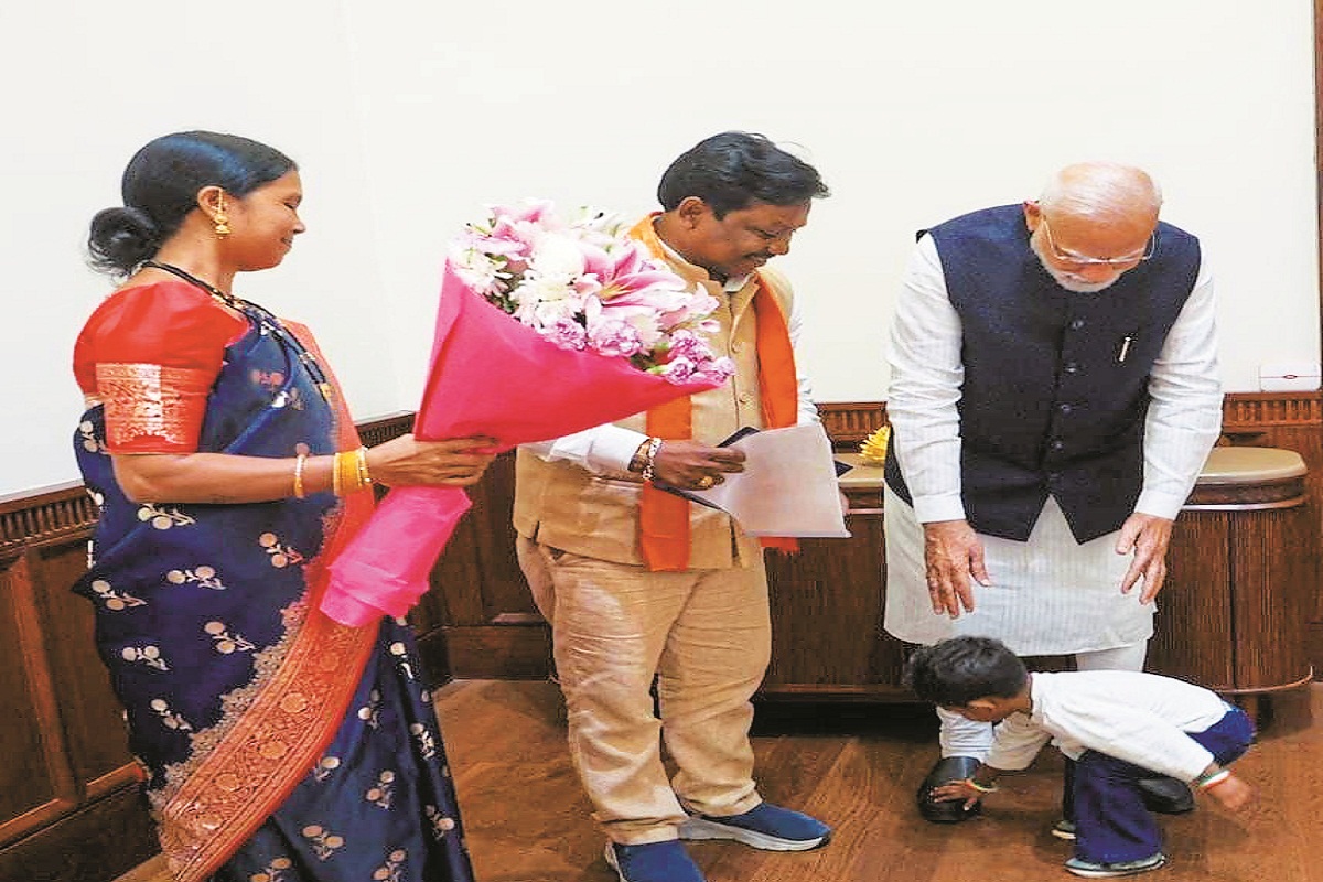 सांसद महेश कश्यप ने PM मोदी से की मुलाकात (Photo source- Patrika)
