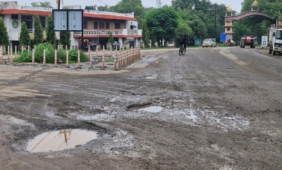 हादसों का हाइवे: ढाई किमी सड़क पर 150 से ज्यादा जानलेवा गड्ढे