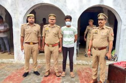 छात्रा को प्रेम जाल में फंसाकर बनाया अश्लील वीडियो, फिर धर्म परिवर्तन न करने पर
किया वायरल - image