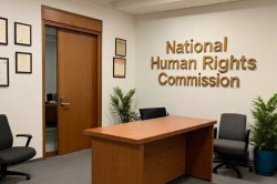 मेरठ में तीन बच्चों की मौत के मामले में NHRC ने तलब की रिपोर्ट, चॉकलेट लेने गए
बच्चे कफन में लिपटकर घर पहुंचे - image