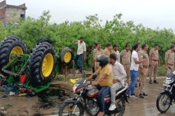 अयोध्या-गोरखपुर हाईवे पर श्रद्धालुओं से भरी ट्रैक्टर ट्राली को रोडवेज बस ने पीछे
से मारी ठोकर, पलटी 10 श्रद्धालु घायल - image