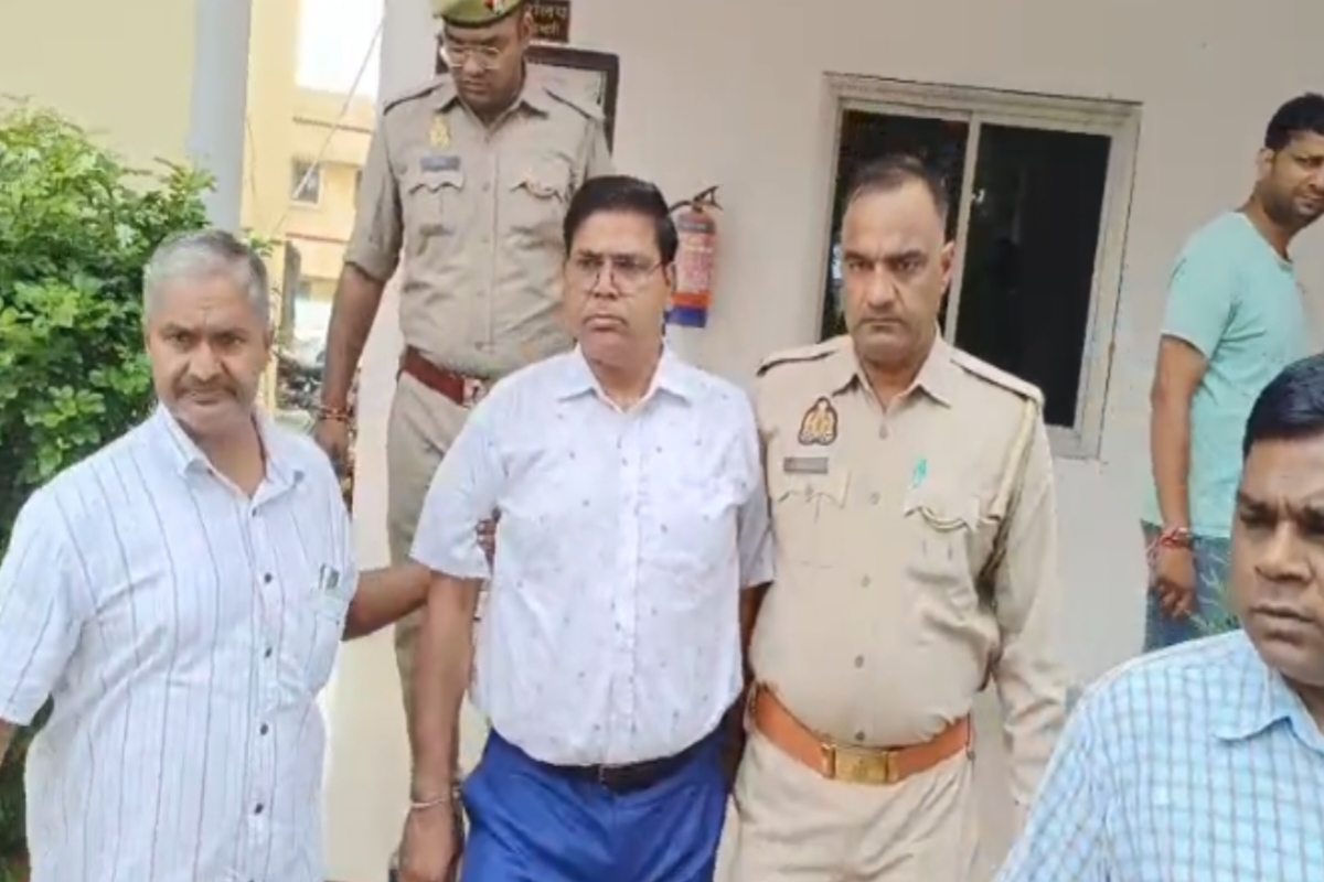 50 हजार की रिश्वत लेते PWD का जेई गिरफ्तार ऑफिस छोड़कर भागा AE विभाग में मचा
हड़कंप