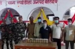 भारत-नेपाल सीमा पर पुलिस की बड़ी कार्रवाई, 35 लाख कैश जब्त… जांच में सनसनीखेज
खुलासे के आसार - image