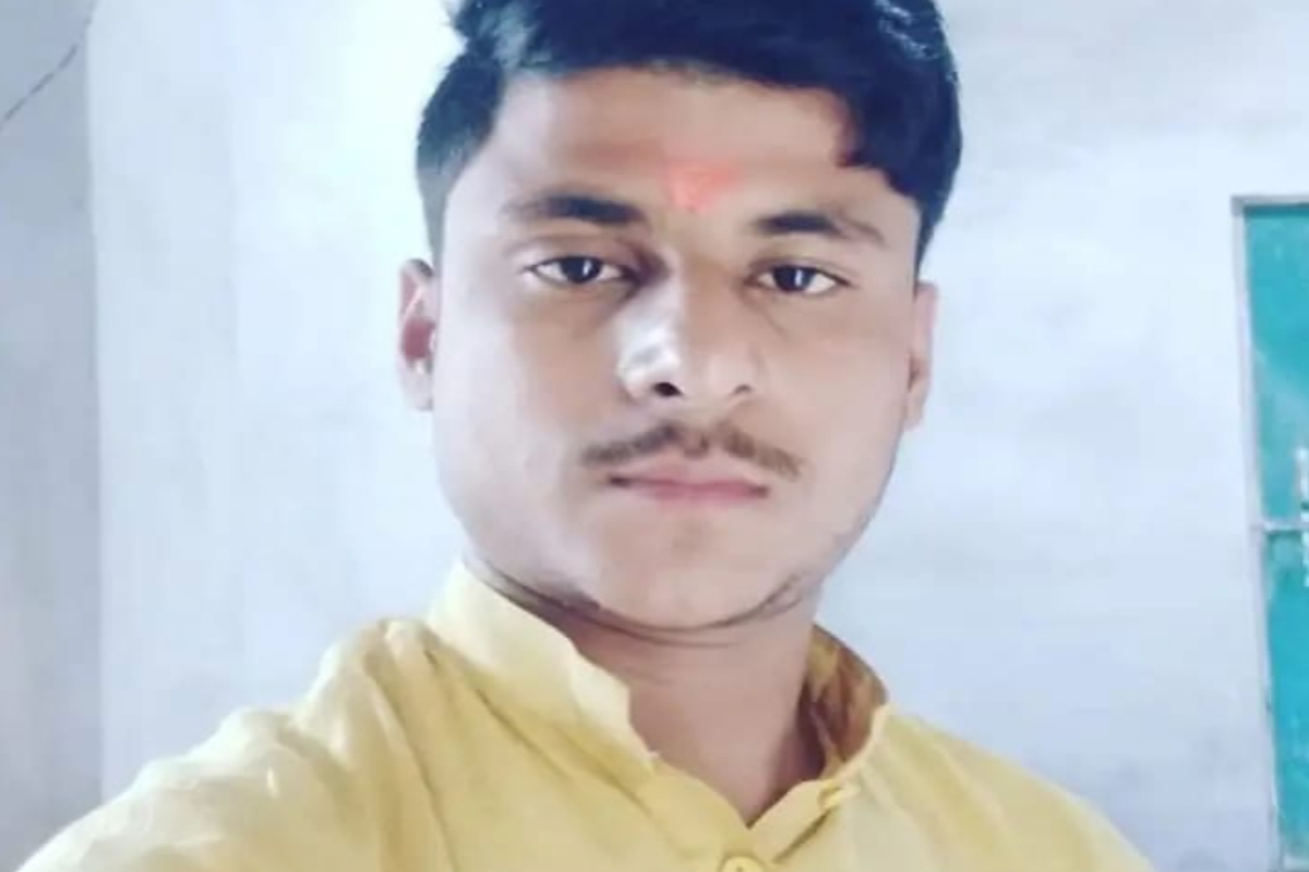 युवक की रहस्य में परिस्थितियों में मौत, तख्त के नीचे मिला शव, पत्नी बोली- हम
बेटी को लेकर सोने चले गए
