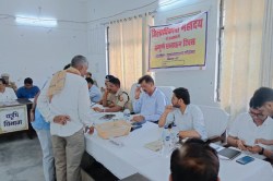Mau News: मोहम्मदाबाद गोहना में संपूर्ण समाधान दिवस में जिलाधिकारी एवं पुलिस
अधीक्षक ने की जनसुनवाई - image