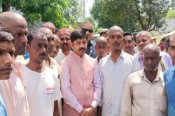 बोलेरो हादसे में 12 मौतें, गोंडा में पीड़ित परिवारों से मिले मंत्री नंदी; अखिलेश
यादव पर भी साधा निशाना - image