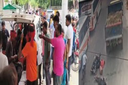 Mau News: बीच चौहारे पर डम्पर से बाइक सवार को रौंदा, एक कि मौत - image
