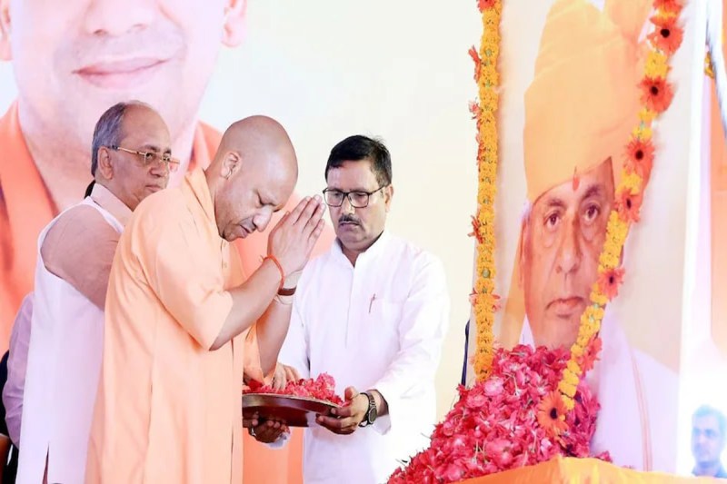 कल्याण सिंह की पुण्यतिथि पर मुख्यमंत्री योगी आदित्यनाथ ने दी श्रद्धांजलि ( फोटो सोर्स : Social Media, Whatsapp)